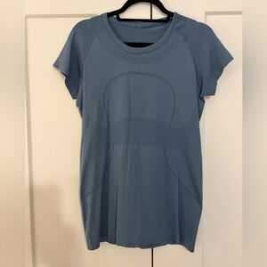 Lululemon Large / Size 10 Swiftly Tech Blue Short Sleeve Shirt